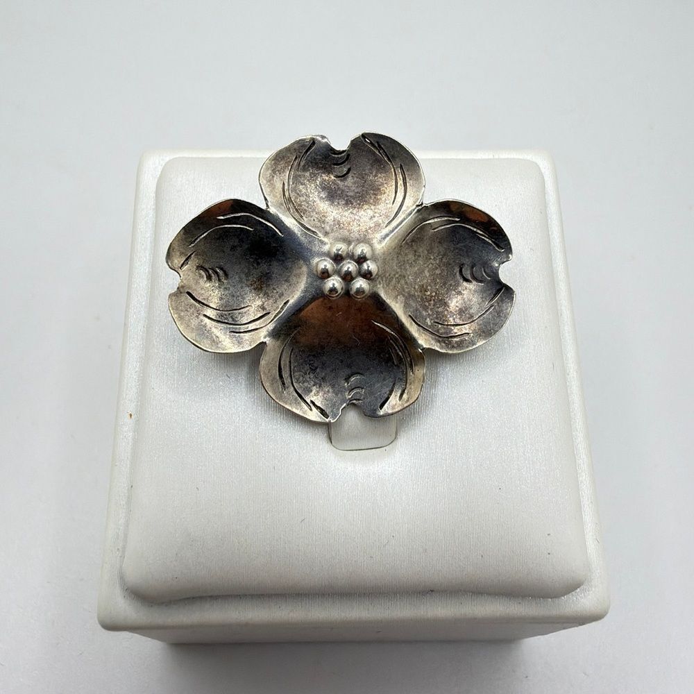 Vintage Sterling Silver Stuart NYE Designer signed Dogwood flower Brooch/pin!‎